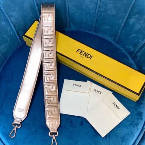 FENDI芬迪双FLOGO标志性柔软小牛皮长肩带709B