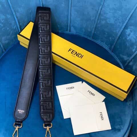 FENDI芬迪双FLOGO标志性柔软小牛皮长肩带709B