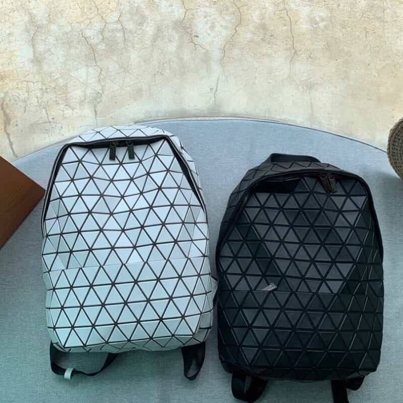 三宅一生黑色简约双肩背包BB76-AG281