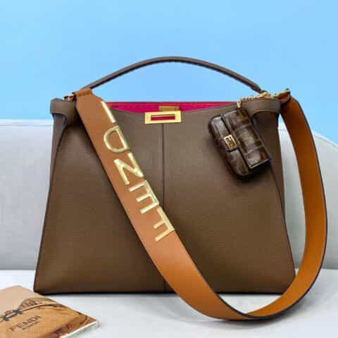 FENDI芬迪经典荔枝纹皮纯手工缝制peekaboo手袋305M