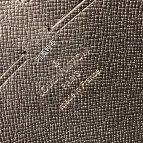 Louis Vuitton LV Pochette Voyage MM 手拿包 M61692