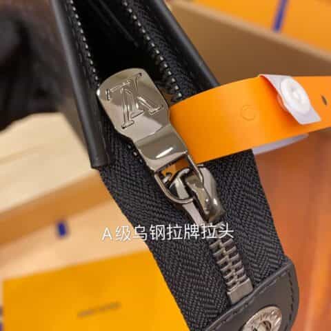 Louis Vuitton LV Pochette Voyage MM 手拿包 M61692