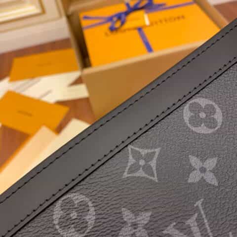 Louis Vuitton LV Pochette Voyage MM 手拿包 M61692