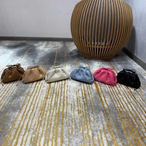 Bottega Veneta葆蝶家 The Mini Pouch编织款云朵包 585852白色