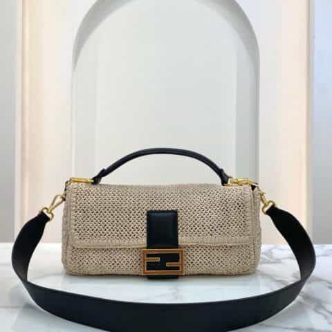 FENDI芬迪拉菲草纯手工BAGUETTE手袋8271