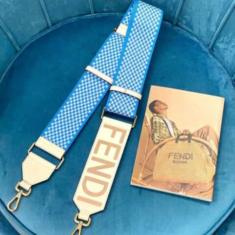 FENDI芬迪标志性字母LOGO配格子宽版肩带910