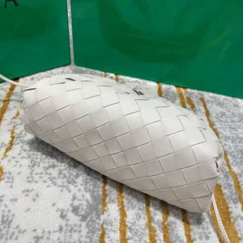 Bottega Veneta葆蝶家 The Mini Pouch编织款云朵包 585852白色