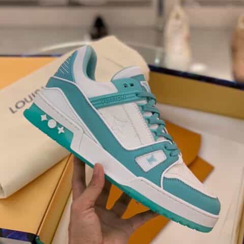 LV/路易威登   采用压印荔面小牛皮制成Vuitton 标识男士运动跑鞋