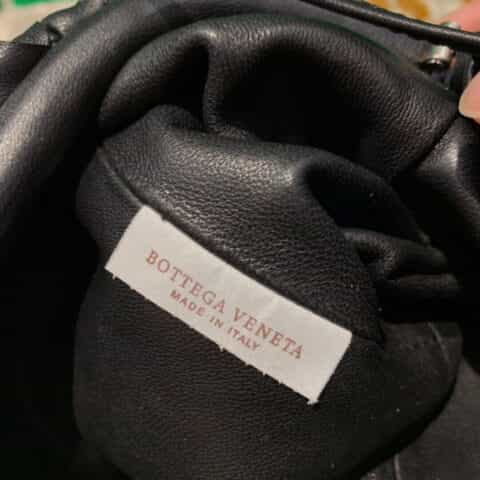 Bottega Veneta葆蝶家 The Mini Pouch编织款云朵包 585852黑色