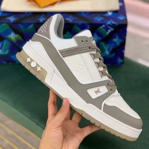 LV/路易威登   采用压印荔面小牛皮制成Vuitton 标识男士运动跑鞋