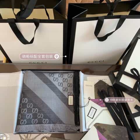 GUCCI古驰字母图案100%丝毛材质围巾