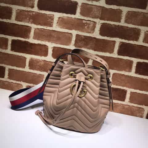GUCCI古驰GG Marmont系列绗缝皮革水桶包476674