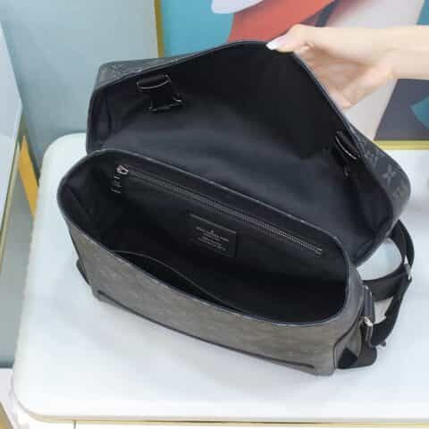 Louis Vuitton LV Messenger PM Voyager斜挎邮差包M40511