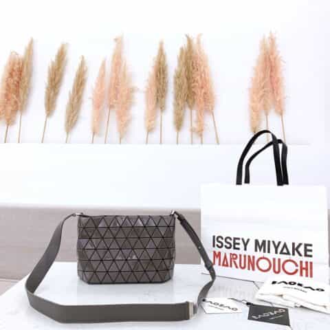 Issey Miyake三宅一生牛皮宽肩带流浪包AG314