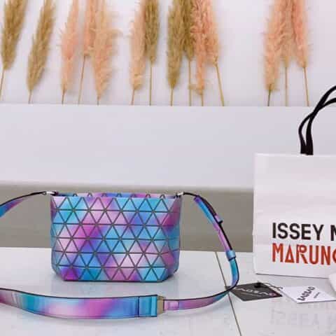 Issey Miyake三宅一生牛皮宽肩带流浪包AG314