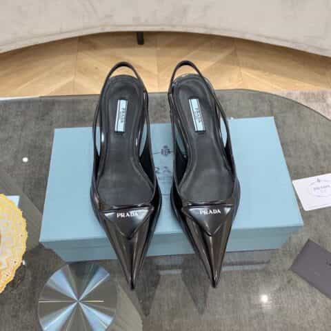 PRADA普拉达   2021春夏新品混种羊皮内里女士凉鞋