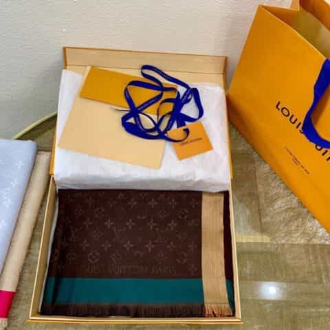 LV路易威登On The Edge Monogram 羊毛桑蚕丝混纺披肩M76371 M76465 M76372