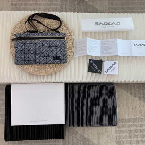 ISSEYMIYAKE 三宅一生新款KURO 斜挎包