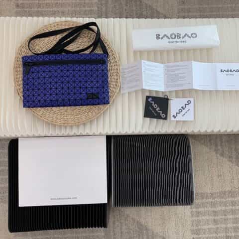 ISSEYMIYAKE 三宅一生新款KURO 斜挎包