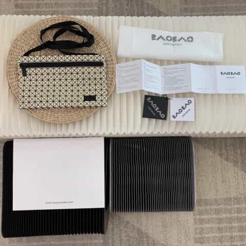 ISSEYMIYAKE 三宅一生新款KURO 斜挎包