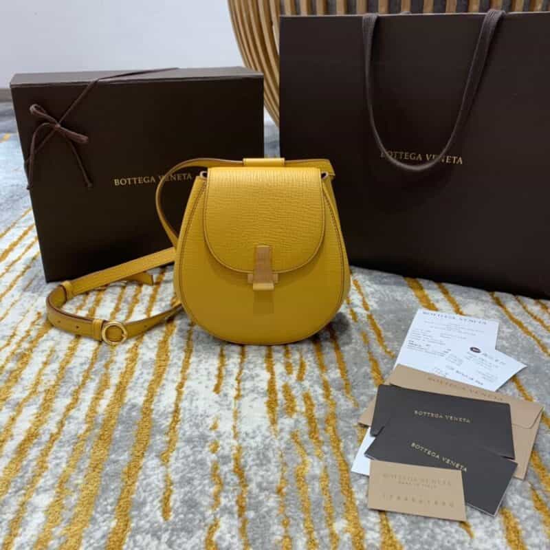 Bottega Veneta葆蝶家 Belt Bag 小猪包 576643奶油糖果黄