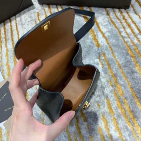 Bottega Veneta葆蝶家 Belt Bag 小猪包 576643黑色