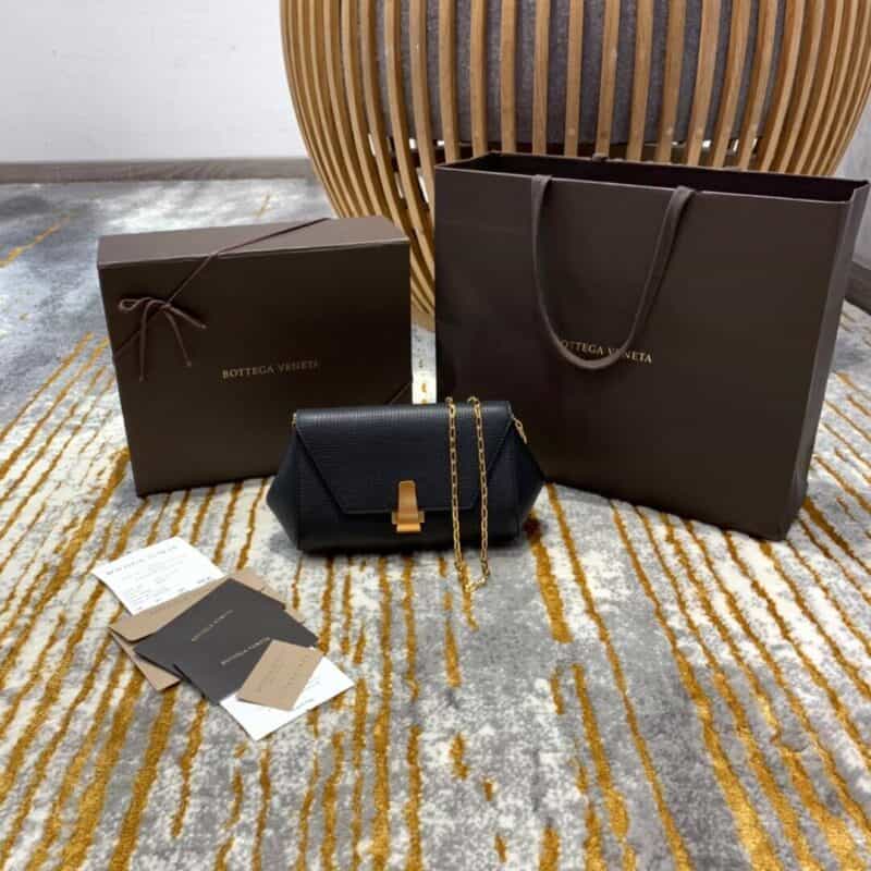 Bottega Veneta葆蝶家 Mini Angle Bag小猪包 608798黑色