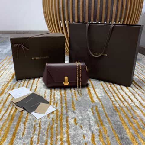 Bottega Veneta葆蝶家 Mini Angle Bag小猪包 608798酒红