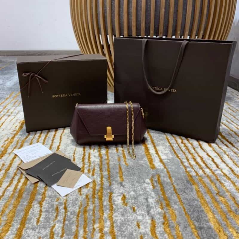 Bottega Veneta葆蝶家 Mini Angle Bag小猪包 608798酒红