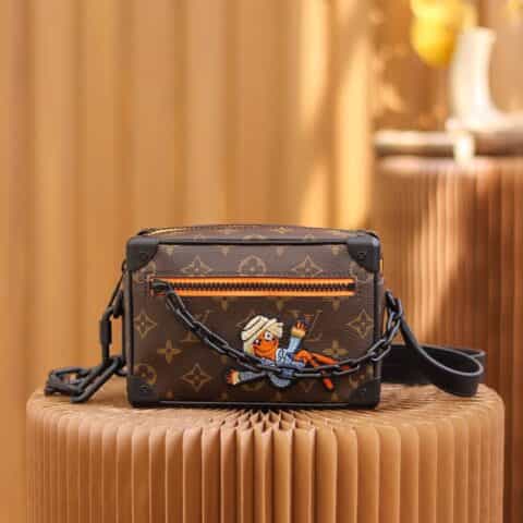 Louis Vuitton LV Mini Soft Trunk玩偶图案链条包 M80159