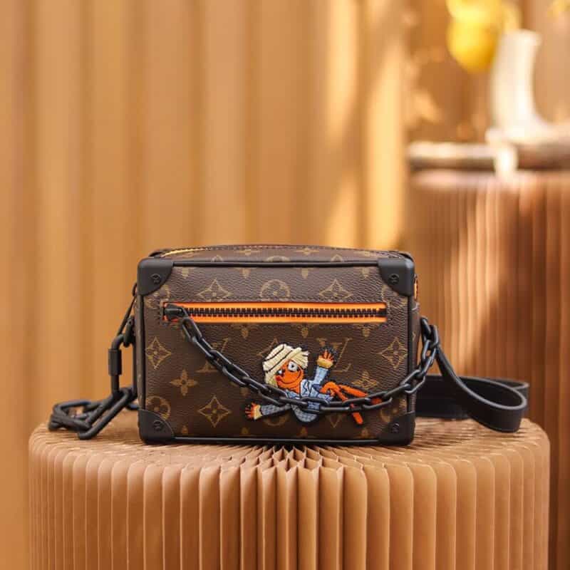 Louis Vuitton LV Mini Soft Trunk玩偶图案链条包 M80159
