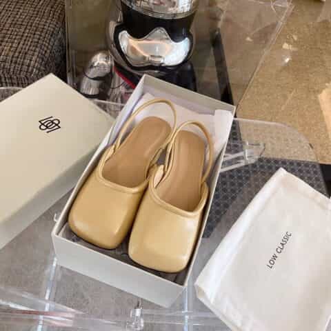 Low classic ????春夏新品 时髦复古方头凉鞋