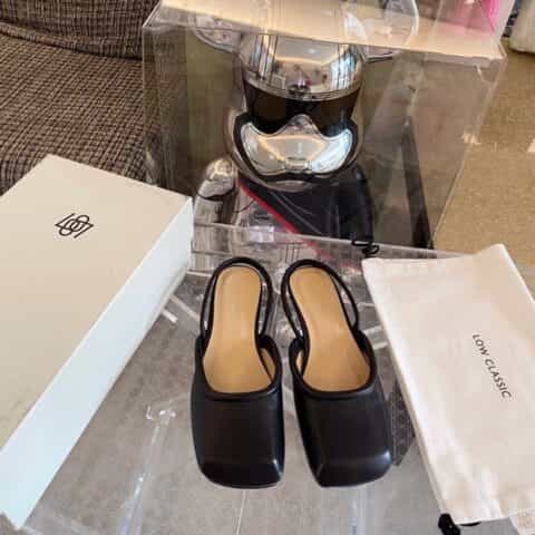 Low classic ????春夏新品 时髦复古方头凉鞋
