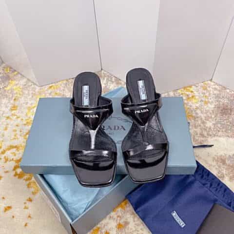 PRADA/普拉达    21ss春夏最新款三角包皮logo扣人字拖鞋
