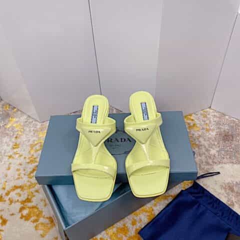 PRADA/普拉达    21ss春夏最新款三角包皮logo扣人字拖鞋
