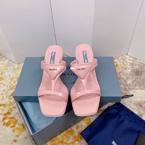 PRADA/普拉达    21ss春夏最新款三角包皮logo扣人字拖鞋