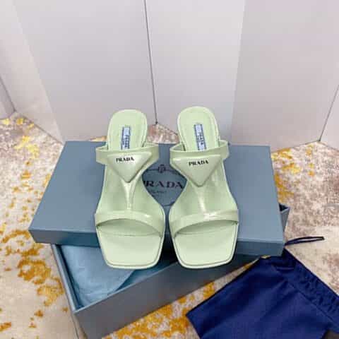 PRADA/普拉达    21ss春夏最新款三角包皮logo扣人字拖鞋
