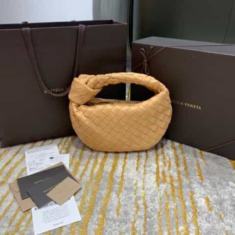 Bottega Veneta葆蝶家 Mini Jodie Bag 609409杏色