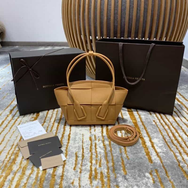 Bottega Veneta葆蝶家 Mini Arco 29 Bag 600606荔枝纹焦糖色
