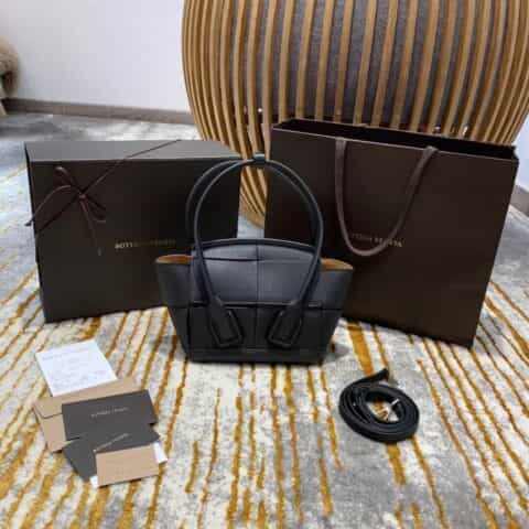 Bottega Veneta葆蝶家 Mini Arco 29 Bag 600606荔枝纹黑色
