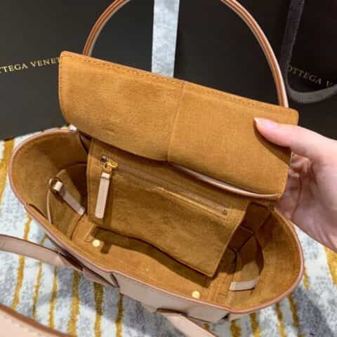 Bottega Veneta葆蝶家 Mini Arco 29 Bag 600606平纹杏仁色