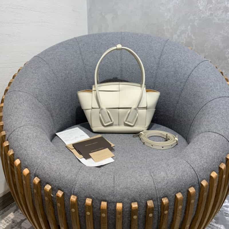 Bottega Veneta葆蝶家 Mini Arco 29 Bag 600606平纹白色