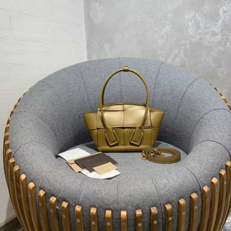 Bottega Veneta葆蝶家 Mini Arco 29 Bag 600606平纹芥末色