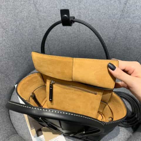 Bottega Veneta葆蝶家 Mini Arco 29 Bag 600606平纹黑色