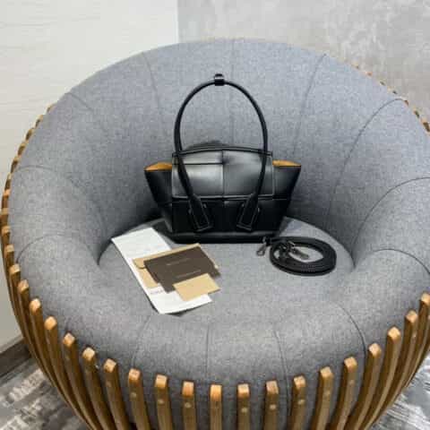 Bottega Veneta葆蝶家 Mini Arco 29 Bag 600606平纹黑色