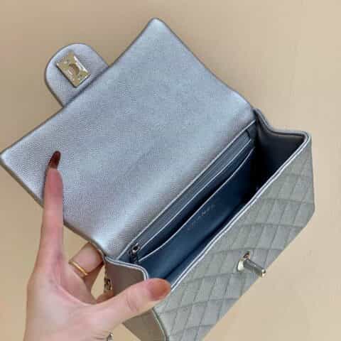 Chanel 经典之CF大mini带手腕版本 AS2431银色