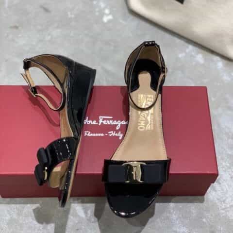 SF salvatore Ferragamo  菲拉格慕经典小坡跟凉鞋 4.5cm