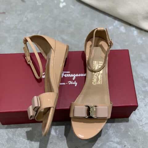 SF salvatore Ferragamo  菲拉格慕经典小坡跟凉鞋 4.5cm