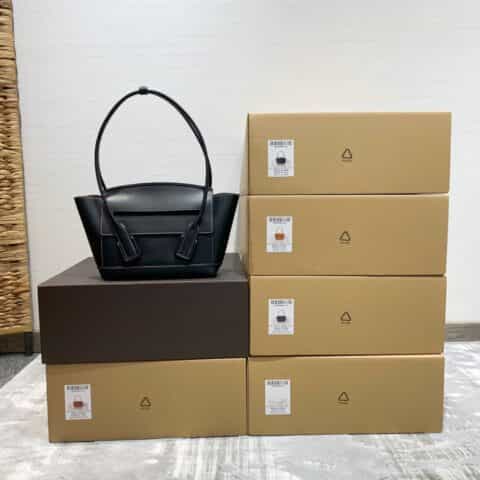 Bottega Veneta葆蝶家 Arco 33 平纹黑色580725