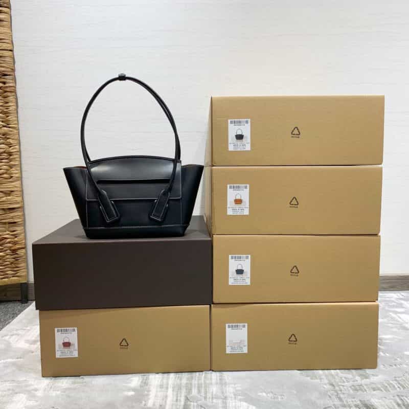 Bottega Veneta葆蝶家 Arco 33 平纹黑色580725